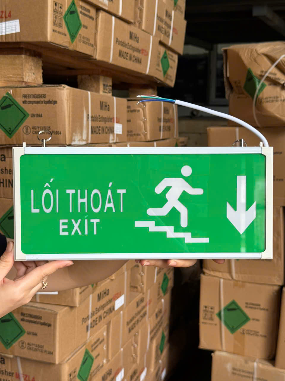 Đèn Exit Hướng Xuống Có Kiểm Định